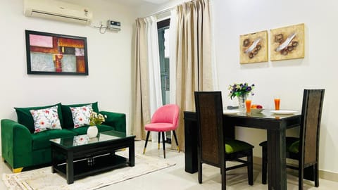 Living room, Seating area, Dining area, air conditioner