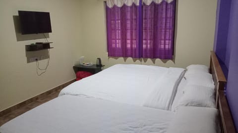 Bed, TV and multimedia, Bedroom