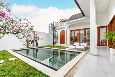 Property building, Patio, Natural landscape, Garden, Garden view, Pool view, Swimming pool, sunbed