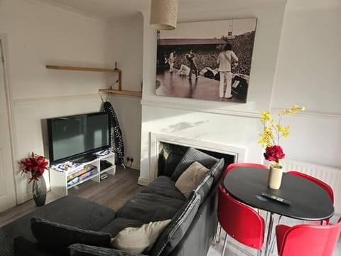 Spacious 4BR Family-Friendly Home in Redfield Apartment in Bristol