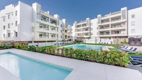 Property building, Garden, Garden, Solarium, Balcony/Terrace, Garden view, Pool view, Swimming pool, Swimming pool, sunbed