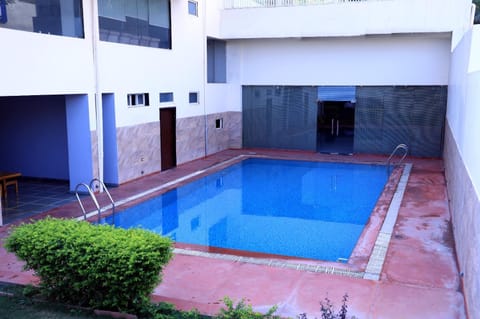 Swimming pool, Swimming pool