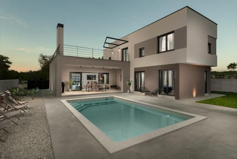 Property building, Facade/entrance, Off site