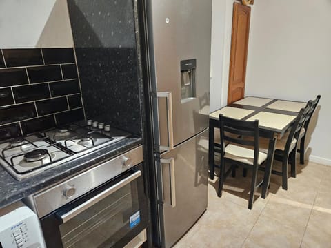 Kitchen or kitchenette, Dining area, oven, stove