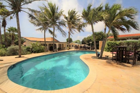 Paradera Paradise - your ultimate 4-bedroom getaway Villa in Oranjestad