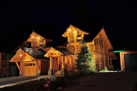 6 Bedroom Custom Log Home House in Kimberley