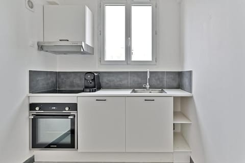 Kitchen or kitchenette, oven, stove