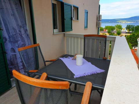 Natural landscape, View (from property/room), Balcony/Terrace, Seating area, Sea view