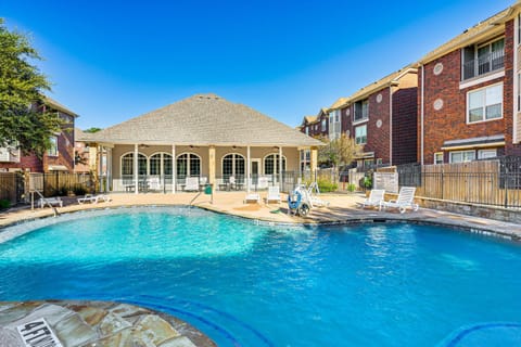 2 Mi to Texas AandM Unit with Pool and Hot Tub Access House in College Station