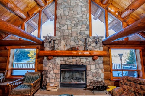 Log Retreat at Fish Creek by Simple Life Rentals House in Door County