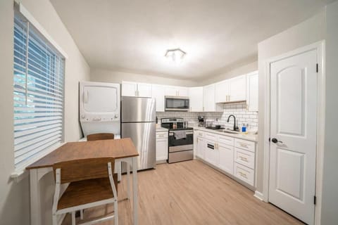 OV 14th Bay - Umbra Suite Apartment in Norfolk