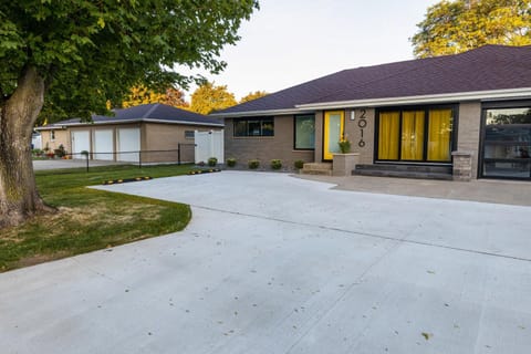 Green Getaway by Simple Life Rentals House in Ashwaubenon