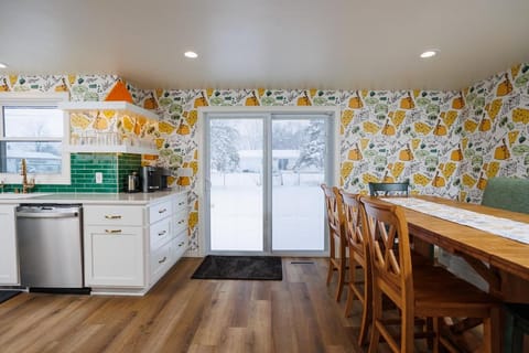 Cheese Head Hideaway by Simple Life Rentals Casa in Ashwaubenon