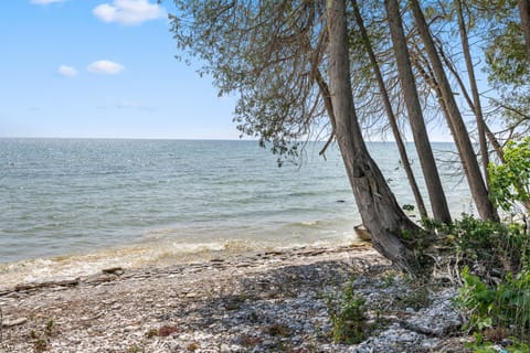 Tranquility Bay Getaway by Simple Life Rentals House in Door County