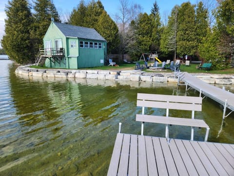 Sunset Shores - Waters Edge Cottage #2 by Simple Life Rentals House in Kangaroo Lake