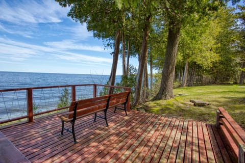 Stony Shore Cabin by Simple Life Rentals House in Door County