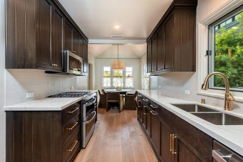 Luxurious 3BR Home in Hancock Park with BasketballCourt House in West Hollywood