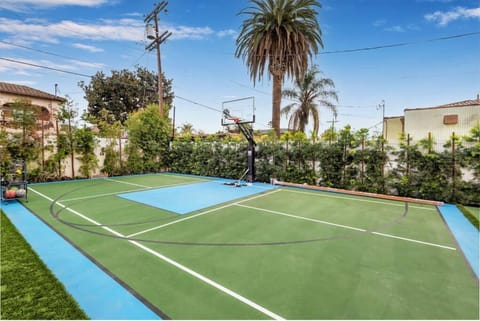 Luxurious 3BR Home in Hancock Park with BasketballCourt House in West Hollywood