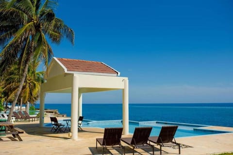 Whispering View - Oceanfront Condo in Ocho Rios Apartment in St. Ann Parish