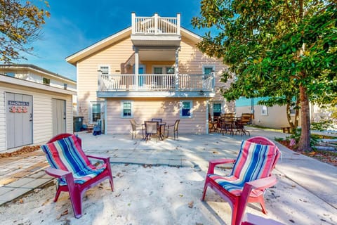 Flamingo House, Unit A Maison in Crescent Beach