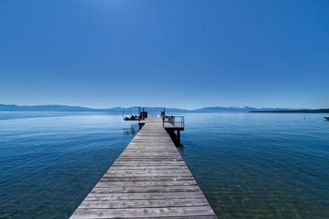 Belleview Lakefront by Tahoe Getaways - Hot Tub, Pier, Buoy and Guest House House in Homewood