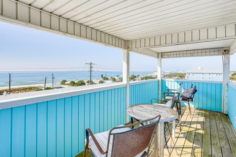 Walk to Beach Condo with Balcony in PCB! Apartment in Panama City Beach