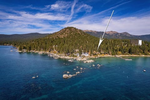 Spellbound Lakefront Lodge by Tahoe Getaways - 5 BR w Hot Tub, Buoy & Beach access House in Kings Beach