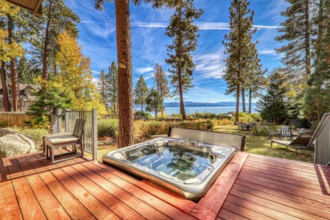 Spellbound Lakefront Lodge by Tahoe Getaways - 5 BR w Hot Tub, Buoy & Beach access House in Kings Beach