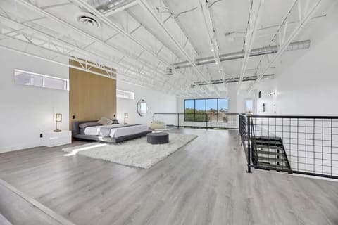 Ultra Luxe Loft Villa 15min to Strip with Heated Pool House in Las Vegas