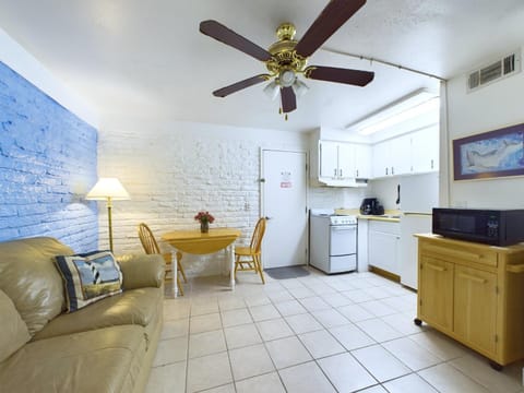 Unit 102 - 1br Unit Wheated Pool, Oceanfront Apartment in Cocoa Beach