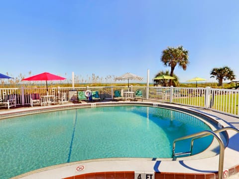 Unit 102 - 1br Unit Wheated Pool, Oceanfront Apartment in Cocoa Beach