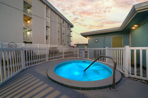 Unit 111- 2br Condo With Heated Pool, Oceanfront House in Cocoa Beach