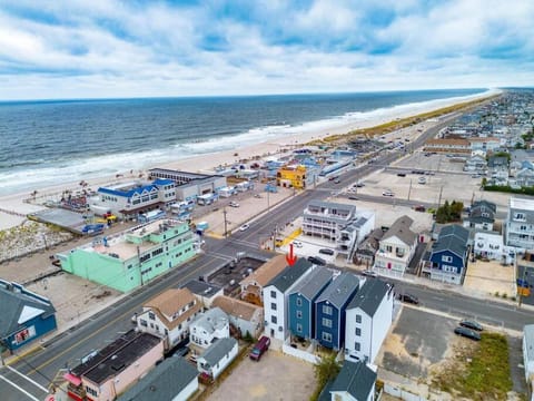 Unlimited Ocean Views 5 BR 5 Bath Beach Block House in Seaside Heights