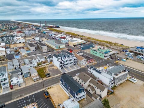 Unlimited Ocean Views 5 BR 5 Bath Beach Block House in Seaside Heights