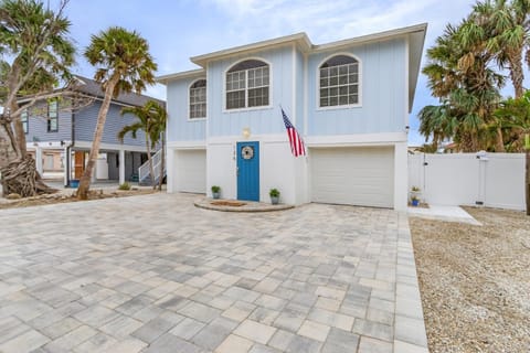 126 Madison Court home House in Estero Island