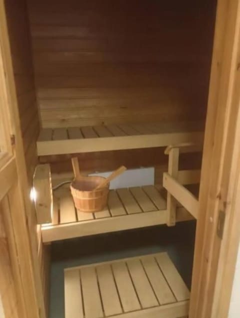 Own Sauna, in front of Shopping mall, 15min to Center Apartment in Uusimaa