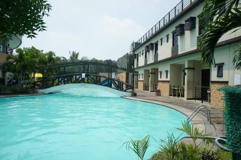 Golden Pyramid Pavilion and Resort Resort in Quezon City