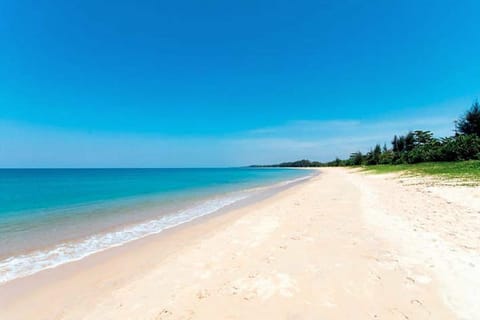 Nearby landmark, Day, Beach