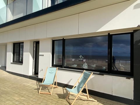 Property building, Day, Natural landscape, View (from property/room), Sea view, sunbed