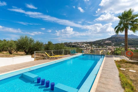 Day, Natural landscape, Mountain view, Pool view, Swimming pool, sunbed