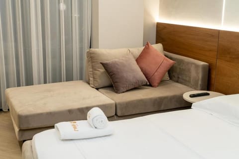 Photo of the whole room, towels