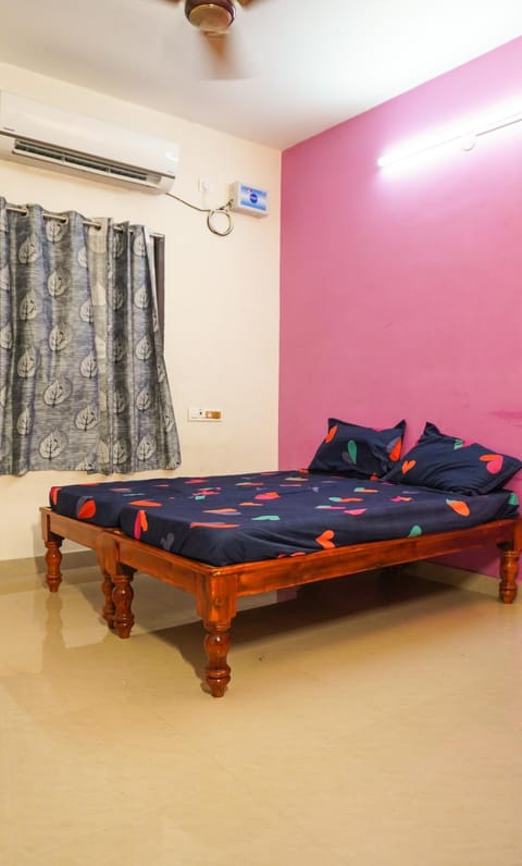 Kaarkuzhali Stay near Airport and Kilambakkam Apartment in Chennai