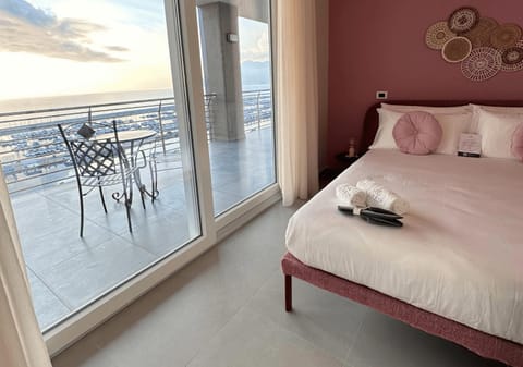 Bed, View (from property/room), Balcony/Terrace, Photo of the whole room, Bedroom, towels