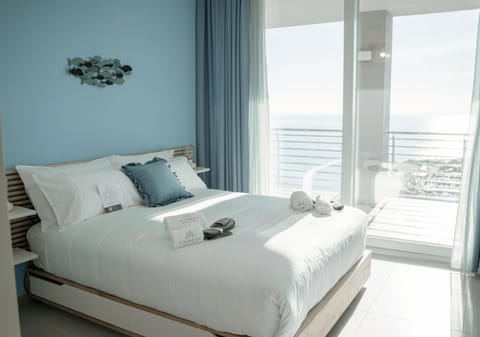 Bed, Natural landscape, Photo of the whole room, Bedroom, Sea view, towels