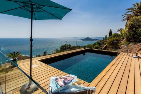 Charming Riviera Villa for 8 Guests Pool & Sea View House in Saint-Raphael