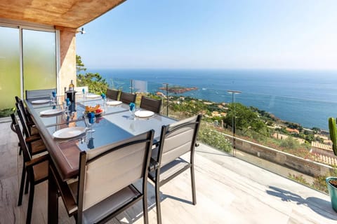 Charming Riviera Villa for 8 Guests Pool & Sea View House in Saint-Raphael