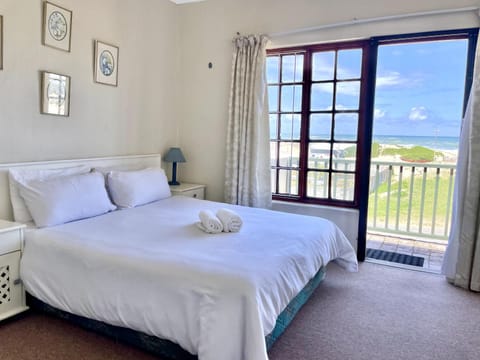 Bed, Bedroom, Sea view