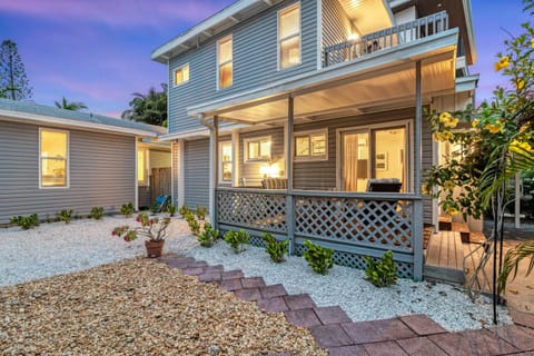 Palm Shade Cottage - 606A House in Siesta Beach