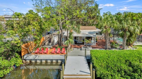 Bay Breeze Bungalow - 1713 House in Sarasota