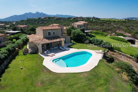 Property building, Natural landscape, Bird's eye view, Pool view, Swimming pool, sunbed